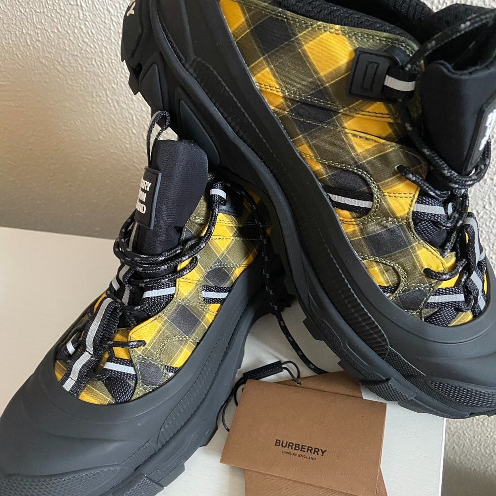 Burberry Sneakers US 12 Black & Yellow